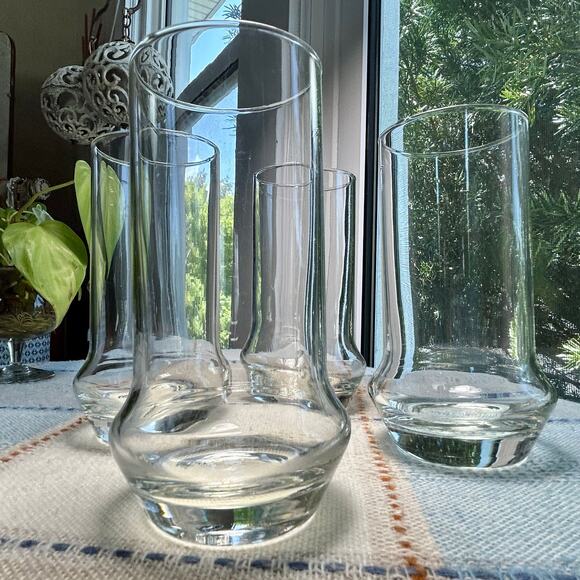 Mid-Century Barware Clear Glass Tumblers with Flared Base – Set of 4 - Picture 4 of 10